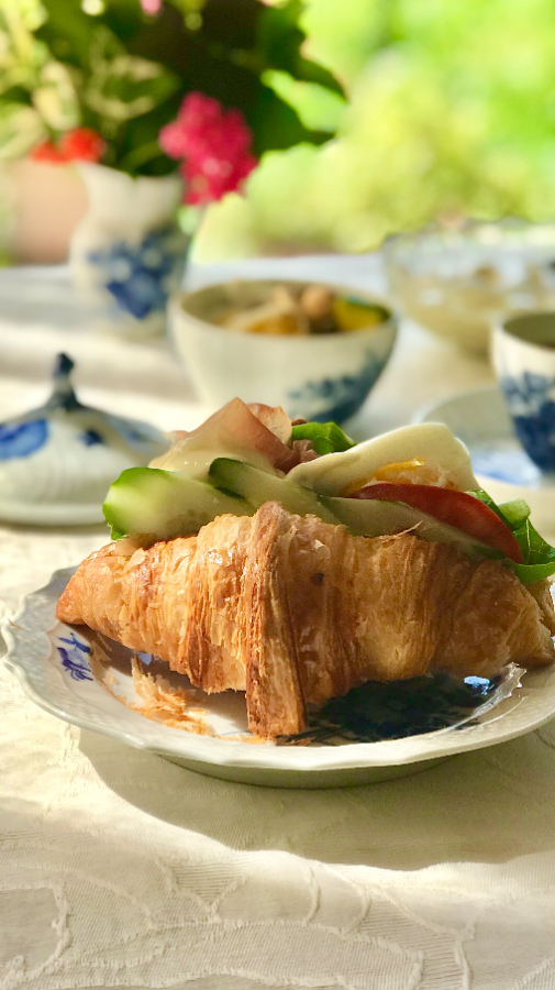 不必餐餐用盡全力，平日陸續採購麵包食材，配菜備妥6、7成，假日就能優雅上桌。