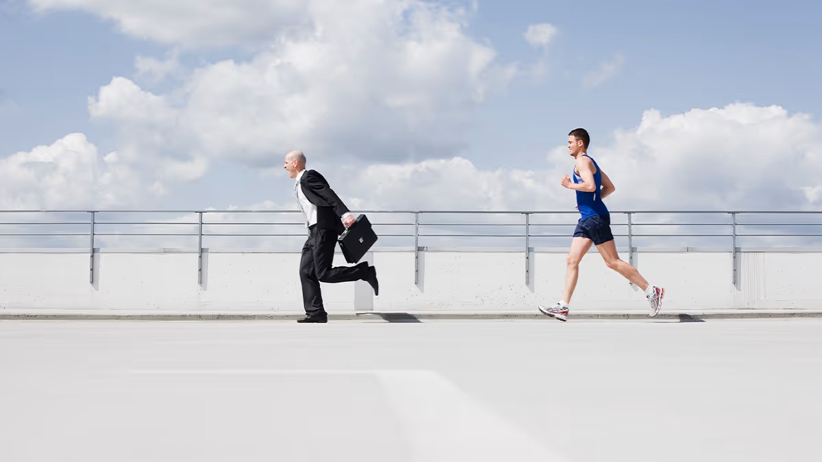 別當「喝咖啡的松鼠」！領導不是比速度，而是對後果負責