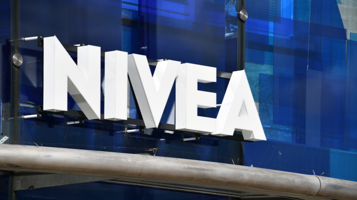 從百年妮維雅，看如何優雅分家