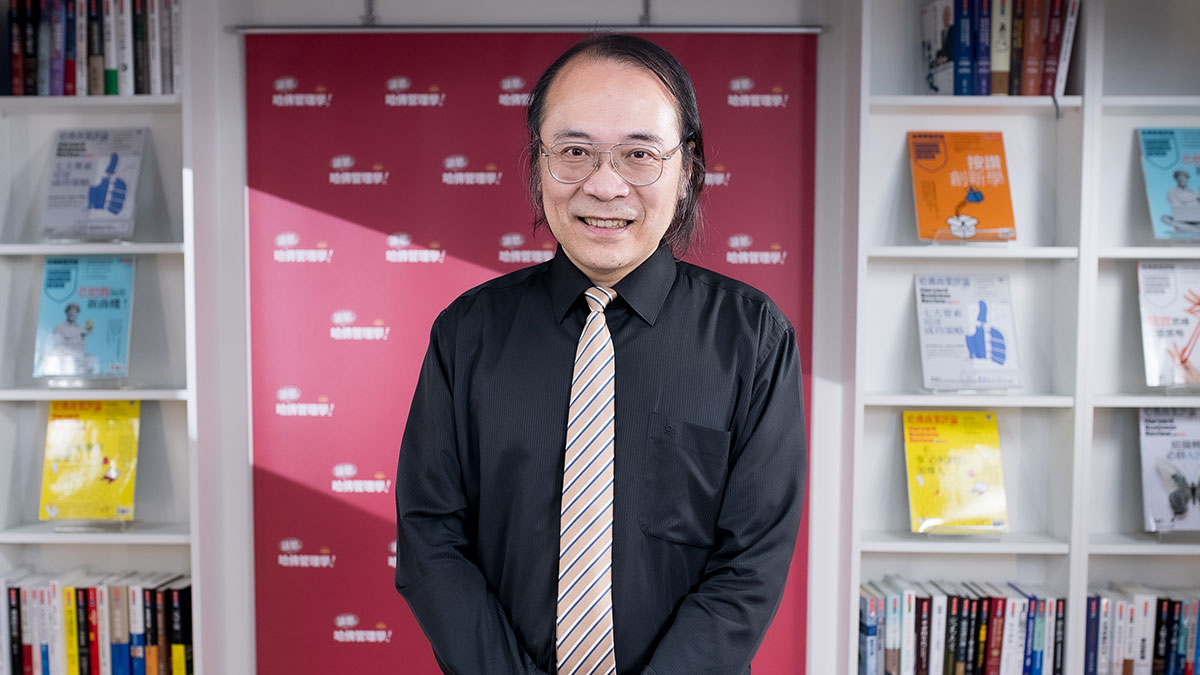 AI讓1%的人變超級人類、99%被淘汰?簡立峰:別把大腦外包給AI