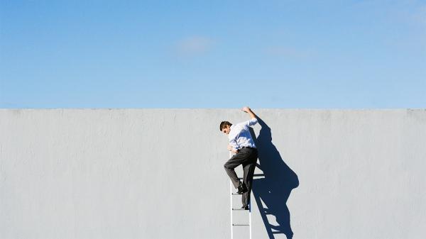 一面晉升，一面經營良好的同儕關係