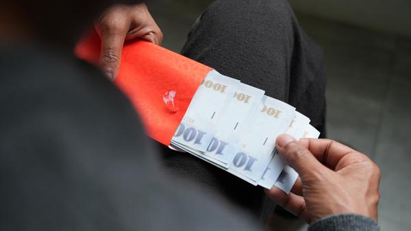 看到百萬年終想跳槽？善用職涯投資基金與職涯組合打造轉職競爭力