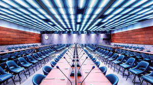 當國際貿易遇上國際局勢：飛越政治拚經濟