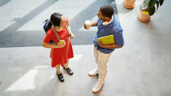 談錢一定傷感情？同事當好友，幸福感、績效左右更逢源