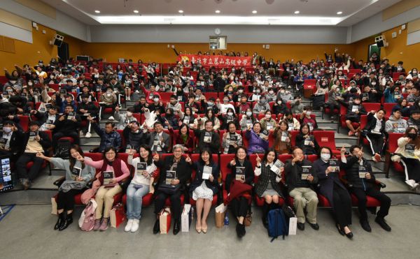 「AI先行者」李飛飛博士唯一新書校園演講，近1500人在線共學！