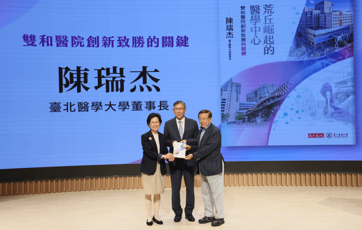 《荒丘崛起的醫學中心》新書發表會，現場氣氛溫馨感動