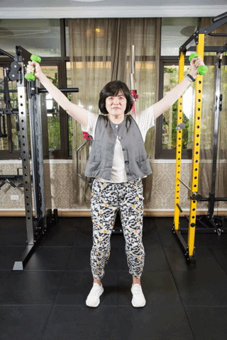 運動但成效有限？防護員推薦：4種在家「對症運動」，改善駝背、膝蓋痛、腿無力_img_1