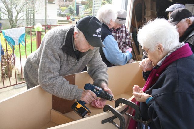 【禁忌相談室】怕啥？舒服比較重要吧。紐西蘭老人流行自己的棺材自己做_img_1