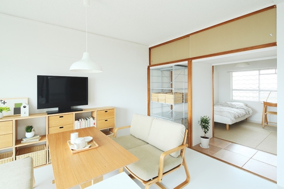 兩列廚房02 創造縫隙的收納空間