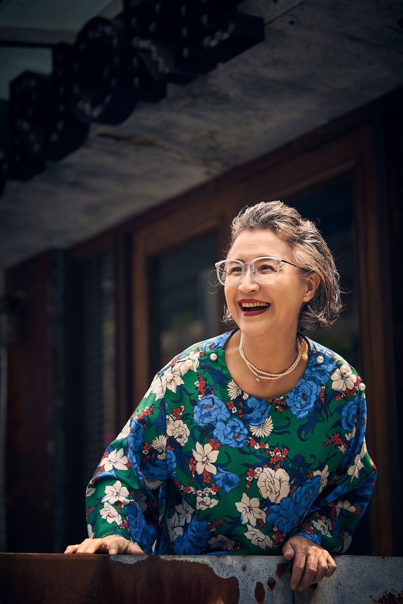 挑對風格眼鏡，60歲和20歲一樣美！_img_3