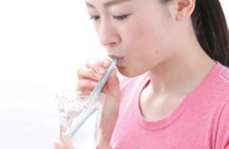 避免老後嗆到!現在開始5種喝飲料訓練,強化喉嚨與舌頭肌_img_2