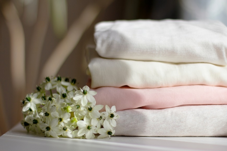 以「輕」為原則,兼具實用與時尚的50+春季日系穿搭_img_2