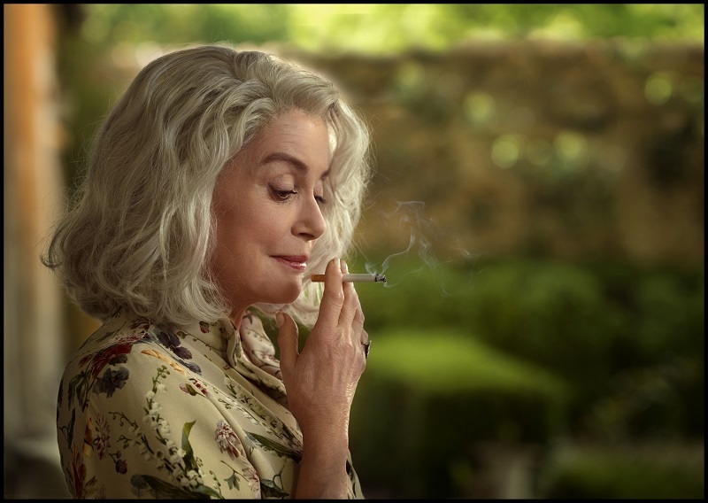 重點在膚況和化妝!法國第一美人凱薩琳.丹妮芙5個保養秘訣_img_2