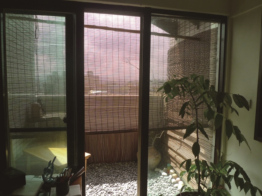 如何少開冷氣?建築師傳授:把窗簾掛窗外,電費節省38%_img_1