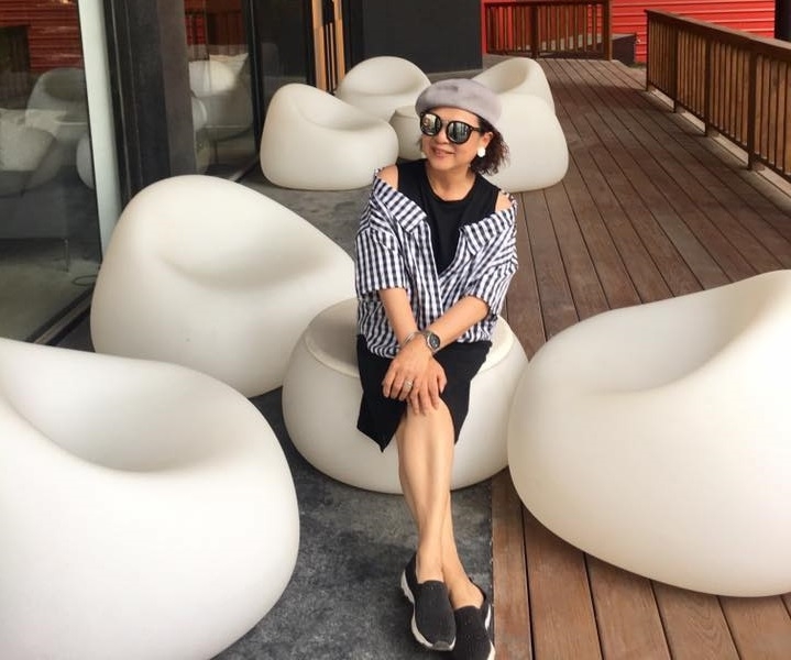 清爽、乾淨又為肌膚打光，50+的夏日白色衣服穿搭指南_img_3