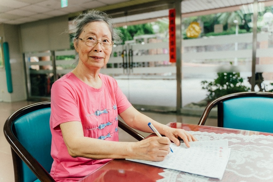 老後搬到安養院要換心情!80歲退休教師黃育清:有伴有自由,反而最輕鬆_img_2