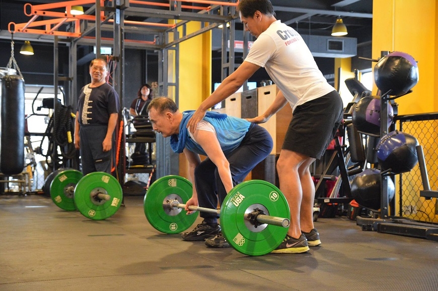 在家就健身！熟齡健身教練：在家3個CrossFit動作，隨時存肌力_img_1