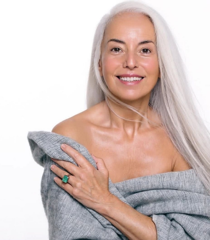 60歲接泳裝代言！銀髮超模Yazemeenah的保養法：休息，比什麼都重要_img_1