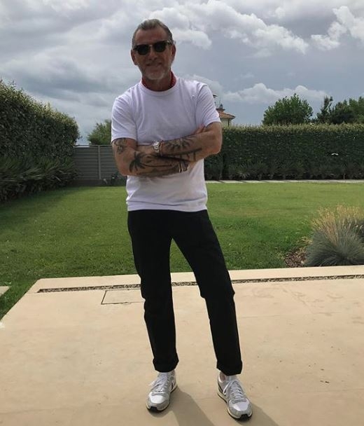 襯衫、T恤、牛仔褲怎麼選?50後熟男質感穿搭:選對8樣單品,小改變就很有型_img_4