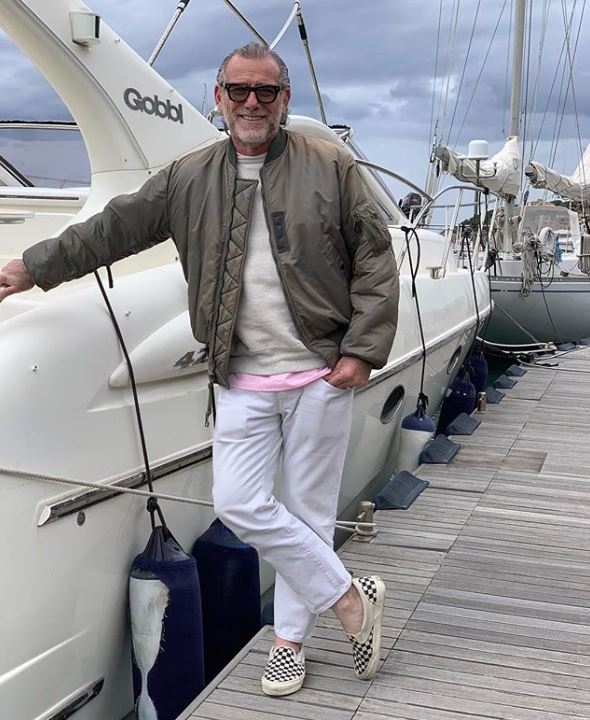 襯衫、T恤、牛仔褲怎麼選?50後熟男質感穿搭:選對8樣單品,小改變就很有型_img_6