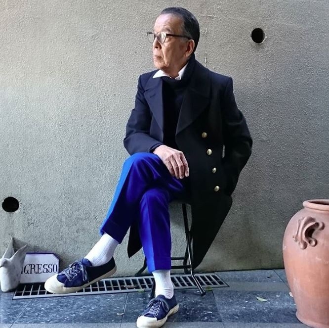 襯衫、T恤、牛仔褲怎麼選?50後熟男質感穿搭:選對8樣單品,小改變就很有型_img_10