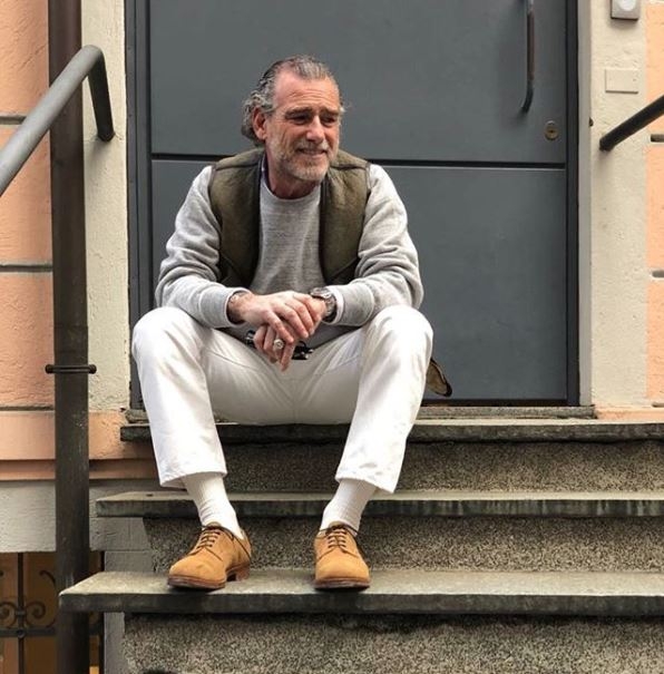 襯衫、T恤、牛仔褲怎麼選?50後熟男質感穿搭:選對8樣單品,小改變就很有型_img_11