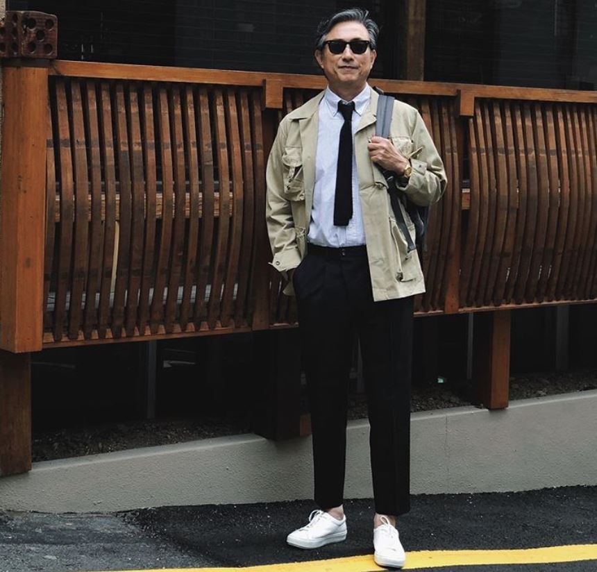 襯衫、T恤、牛仔褲怎麼選?50後熟男質感穿搭:選對8樣單品,小改變就很有型_img_15