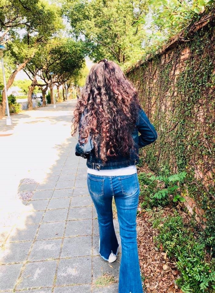 2020年代表色經典藍，如何穿出優雅感？50+讀者的藍色穿搭故事_img_1