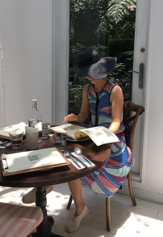 2020年代表色經典藍，如何穿出優雅感？50+讀者的藍色穿搭故事_img_6