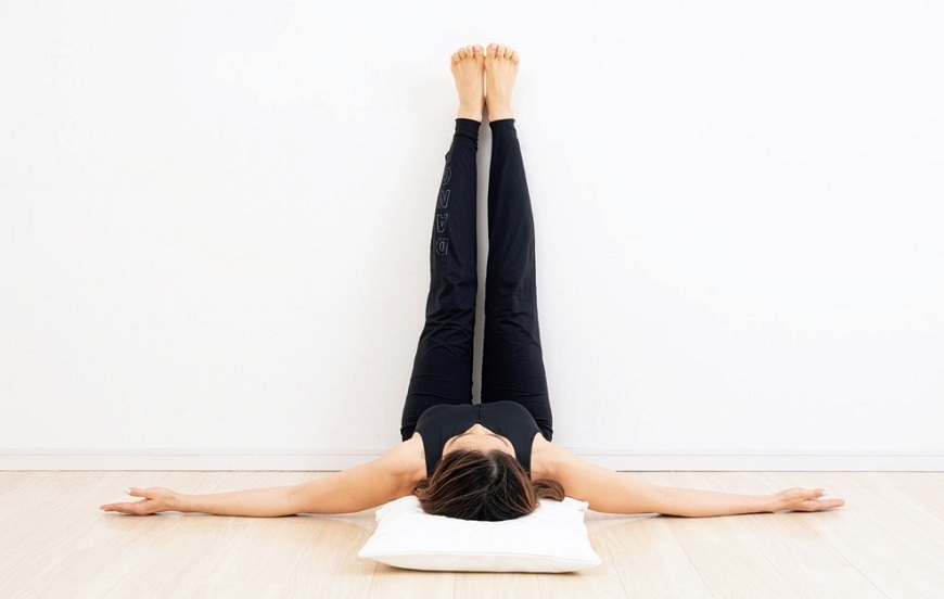 膝蓋彎會顯老！每天躺著伸展60秒，改善膝痛腰痛還防跌倒_img_3