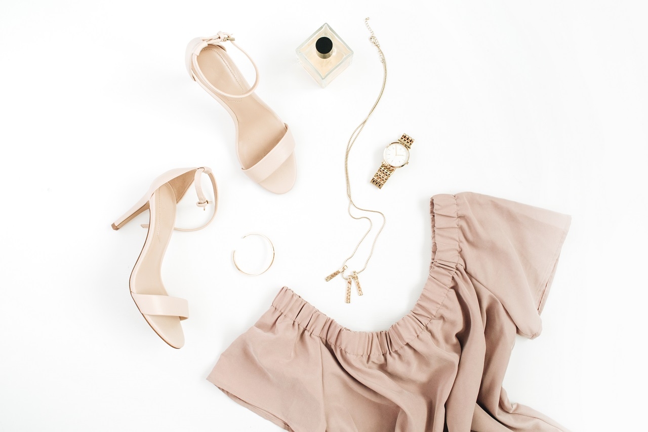 夏天常見的白色單品怎麼選?白皙或小麥膚色,要選不同的白_img_2