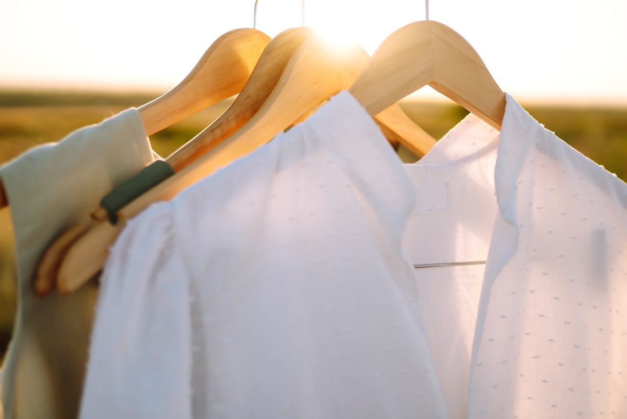 夏天常見的白色單品怎麼選?白皙或小麥膚色,要選不同的白_img_3