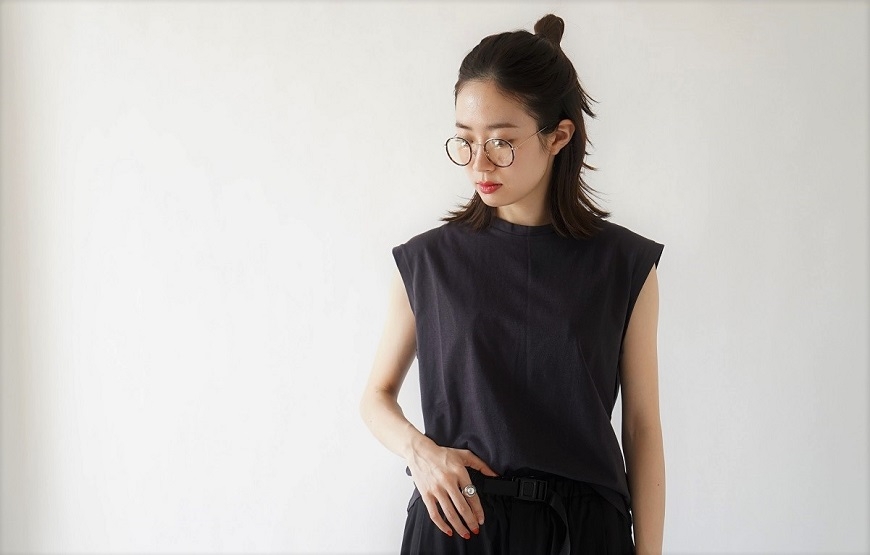 夏日穿無袖怎麼顯瘦?6個穿搭技巧,上半身不魁梧、手臂變秀氣_img_2