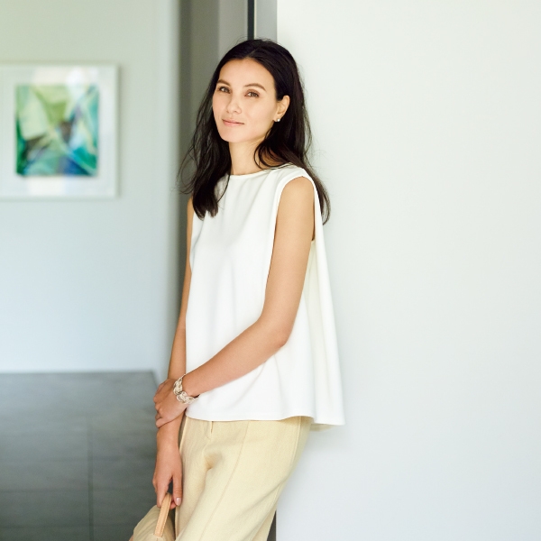 夏日穿無袖怎麼顯瘦?6個穿搭技巧,上半身不魁梧、手臂變秀氣_img_4