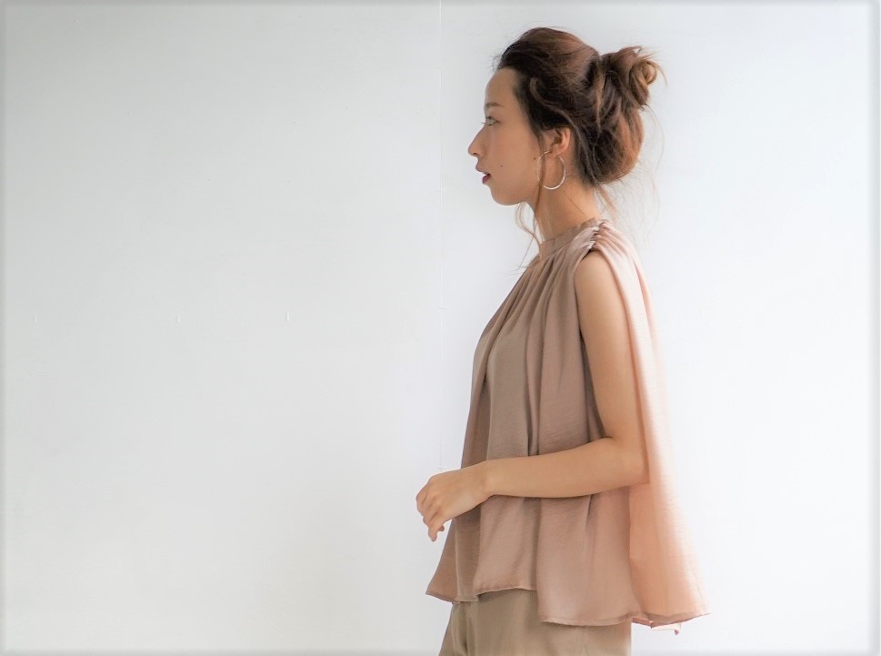 夏日穿無袖怎麼顯瘦?6個穿搭技巧,上半身不魁梧、手臂變秀氣_img_5