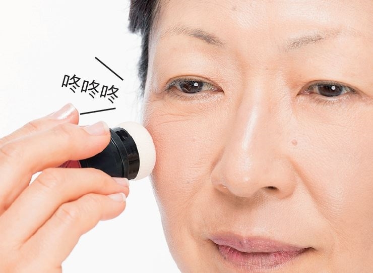 50歲後的淡妝美!斑點、鬆弛、臉凹7大常見問題,宛若素顏的遮瑕法_img_8