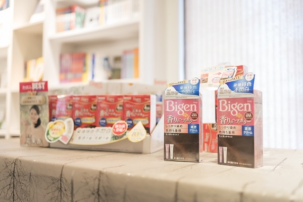 顏色對了就優雅！從髮色、妝容到穿搭 找出最適合的自己_img_5