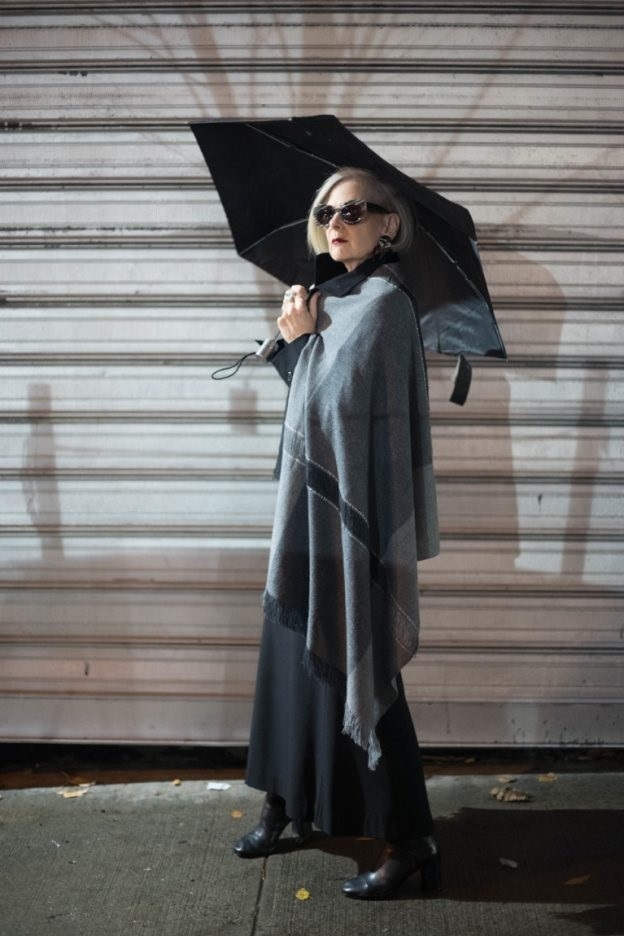 善用圍巾，讓秋冬衣著展現優雅感！讓造型更加分的選色技巧與4個穿搭小秘訣_img_5