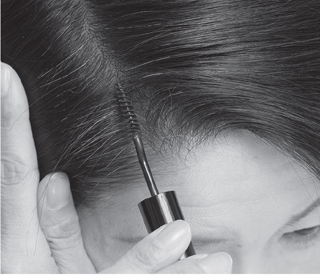 剛染不久又冒出，如何遮白髮？利用髮型、吹整技巧與急救小物，過渡期也好看優雅_img_3