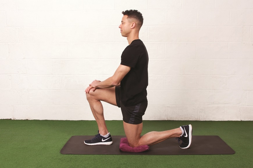 久坐、動太多害你膝蓋痛！50後必知：護膝要放鬆髖部，3動作讓雙腿更穩_img_1