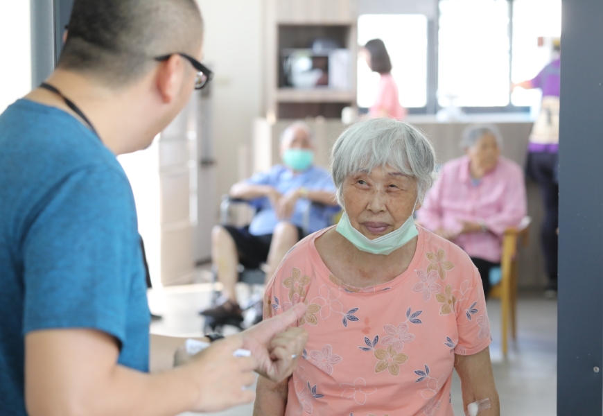 全台第一個失智友善社區！屏東縣樂智園區：從小綠人、放椅子就要開始變_img_2