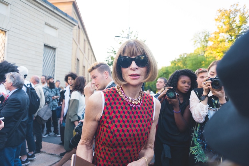如何穿出熟女的幹練，又不失女人味？跟71歲「時尚惡魔」Anna Wintour學穿搭_img_4