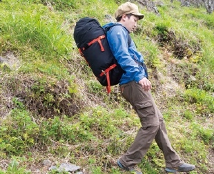 如何爬山才燃脂又保護膝蓋？教練傳授：上下坡步行與使用登山杖的正確方法_img_11