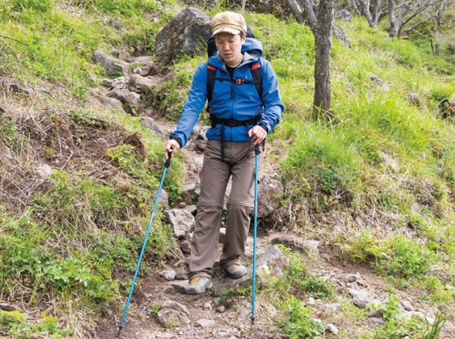 如何爬山才燃脂又保護膝蓋？教練傳授：上下坡步行與使用登山杖的正確方法_img_16