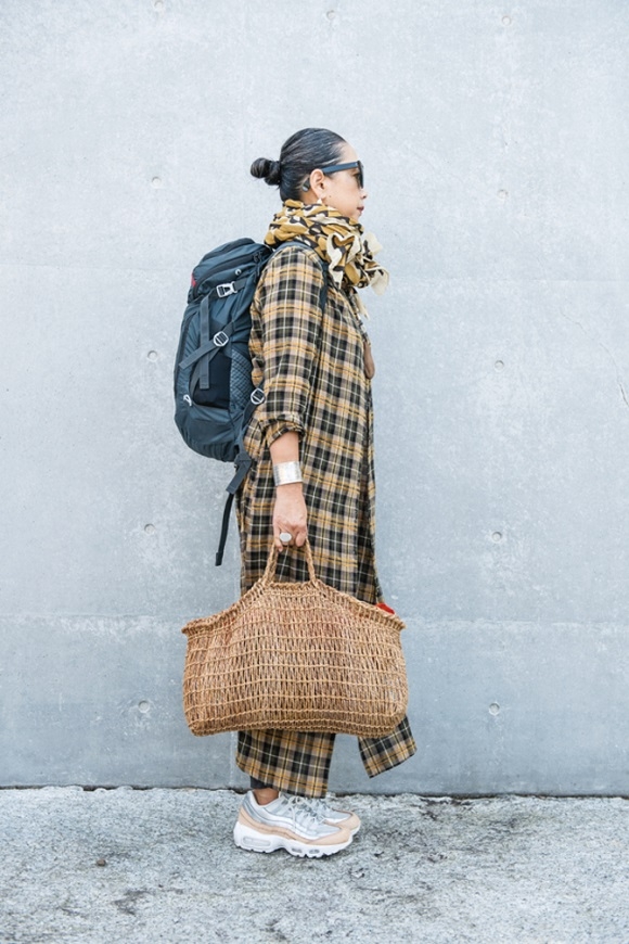 出遊怎麼穿兼顧方便與時尚?日本服裝總監的旅行穿搭秘訣:舒適、輕薄,融入當地氣氛_img_2