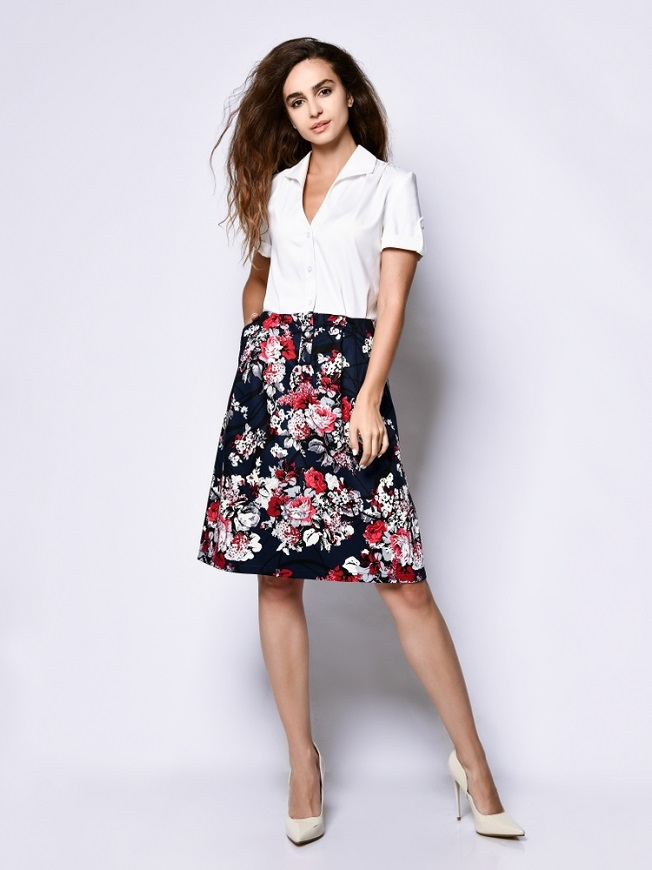 人人都有的基本款,如何穿出新感覺?可帥氣可優雅,白襯衫的10種清爽穿搭_img_8