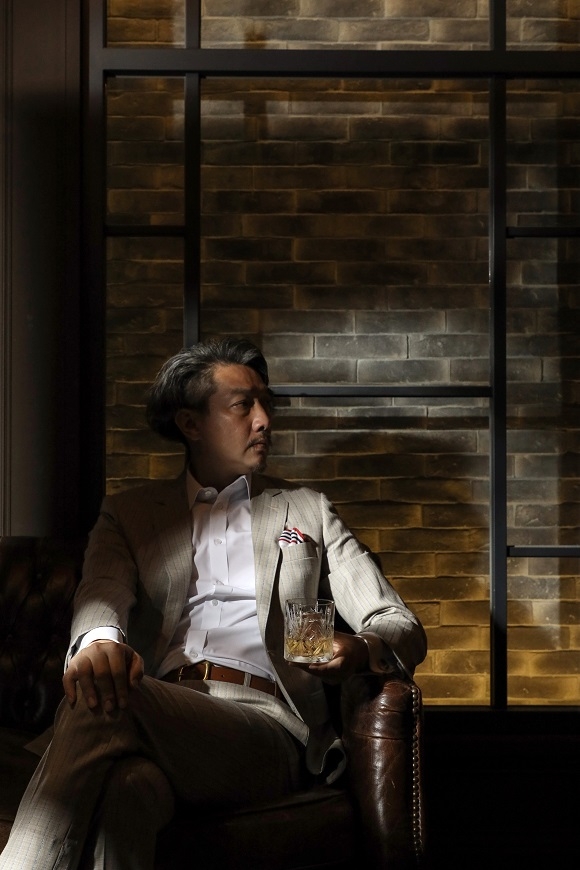 老了也要照常喝酒、吃美食,穿得很有型!型男大叔林一峰:人就是要美美地活、美美地死_img_1