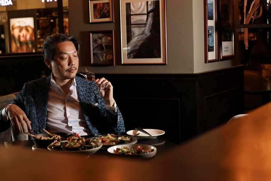 老了也要照常喝酒、吃美食,穿得很有型!型男大叔林一峰:人就是要美美地活、美美地死_img_3