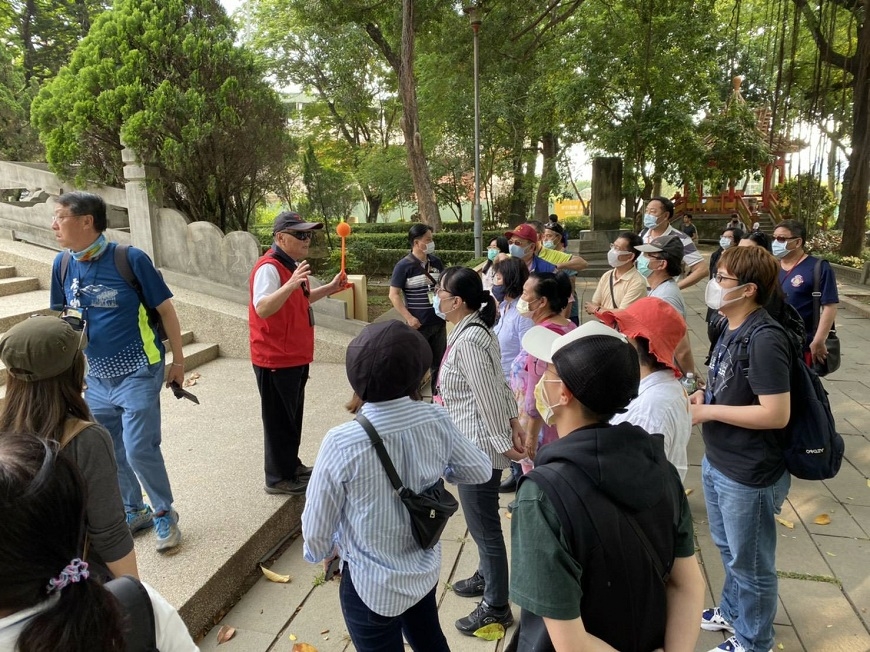 每天讀英文報、為太太做飯！80歲導遊張明石：好奇心勝過面子，凡事「不要臉」問到會，就好快樂_img_2