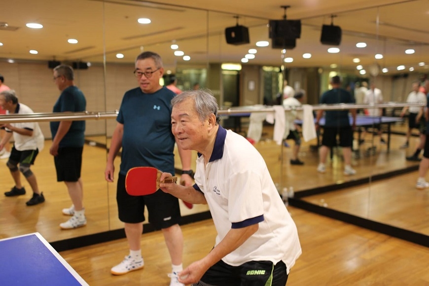 每天讀英文報、為太太做飯！80歲導遊張明石：好奇心勝過面子，凡事「不要臉」問到會，就好快樂_img_3